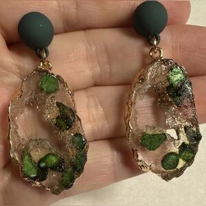 NWT Resin crystal drop dangle earrings green lightweight